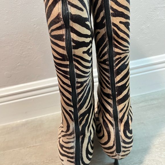 MOVING TO EUROPE! EVERYTHING MUST GO!REDUCED AGAIN.JIMMY CHOO ANIMAL PRINT BOOTS - Picture 5 of 6